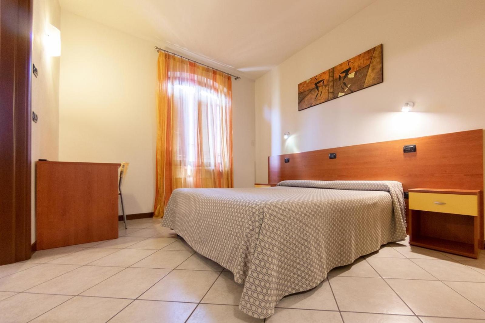 La Stazione Camere Caffe Castiglione Delle Stiviere Exterior photo