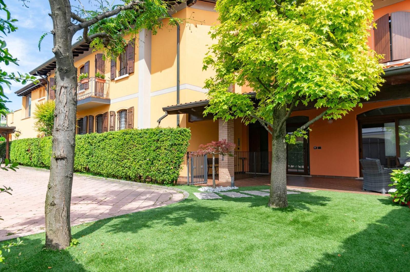La Stazione Camere Caffe Castiglione Delle Stiviere Exterior photo